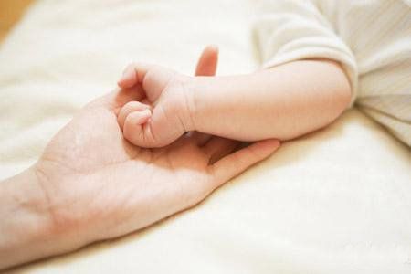 爸妈学会分辨新生儿哭声图片1