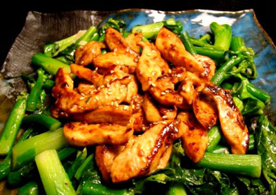 家庭版照烧鸡肉的做法，照烧鸡肉与芥兰的搭