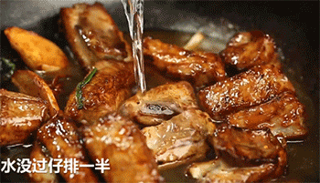 【南乳排骨】加入适量清水