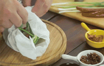 【五香卤鸭翅】包香料