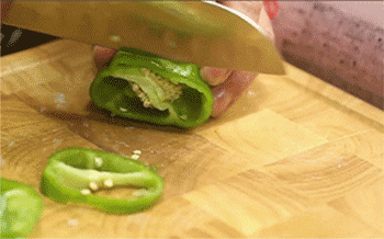 【咖喱牛蹄筋】青椒切圈