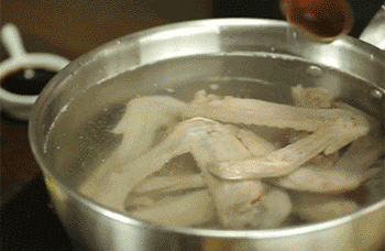 【五香卤鸭翅】调味