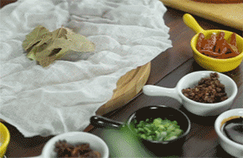 【五香卤鸭翅】调味