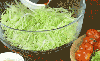 【蒜香烤五花肉】包菜调味