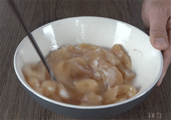 【川香辣鸡柳】腌制