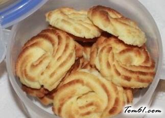 两种简单的黄油曲奇饼干做法