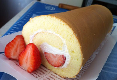 草莓蛋糕卷的做法，怎么做好吃的草莓蛋糕卷