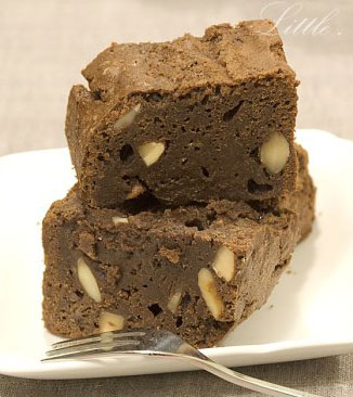 杏仁巧克力布朗尼，一款让你永远吃不够的布