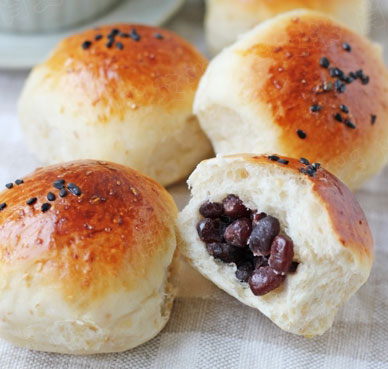 全麦红豆面包的做法图解，面包机做红豆面包