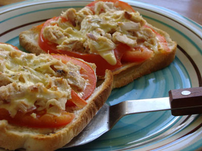 吞拿鱼披萨的快手做法，不用擀面皮的快手午
