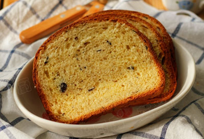 柏翠面包机试做欧式朗姆酒葡萄干面包