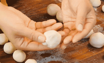 【酥皮月饼】盖保鲜膜