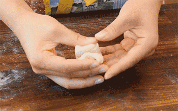 【酥皮月饼】擀酥皮面卷