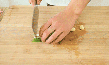 【红烧鲫鱼】切葱