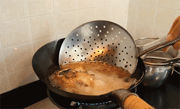 【红烧鲫鱼】捞出鱼