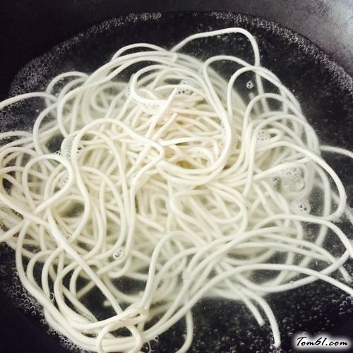 【素菜鸡蛋炒面】