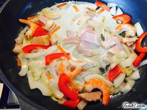 【虾仁培根芝士焗饭】