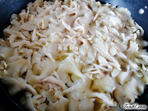 【榆黄菇猪肉饺子】