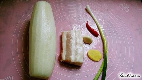 【萝卜肉丁捞面】