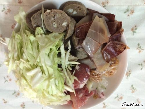 【鱿鱼排骨汤面】