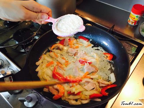 【虾仁培根芝士焗饭】