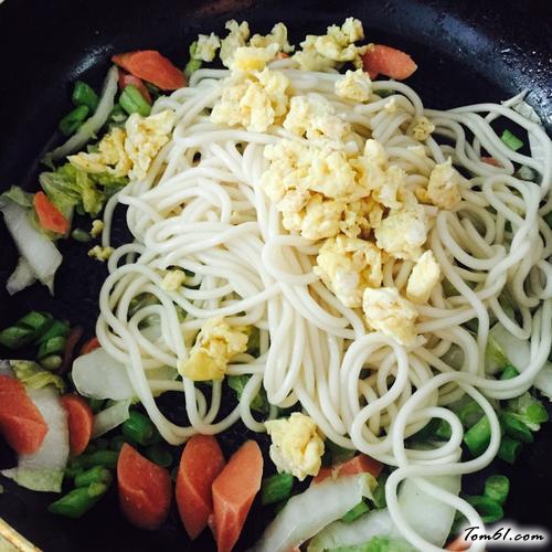 【素菜鸡蛋炒面】