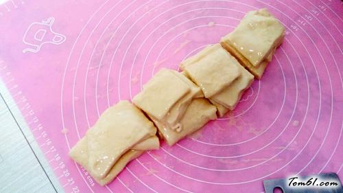 【手撕炼乳面包】