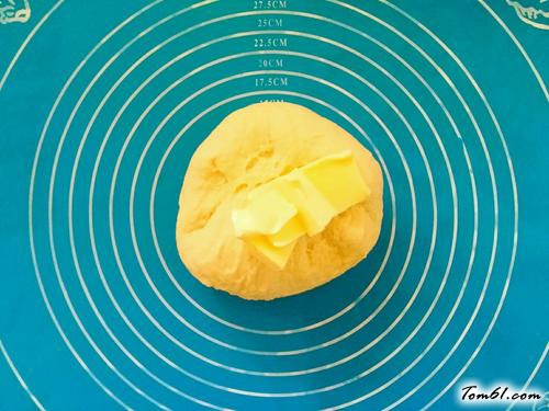 【酸奶太阳花环面包】