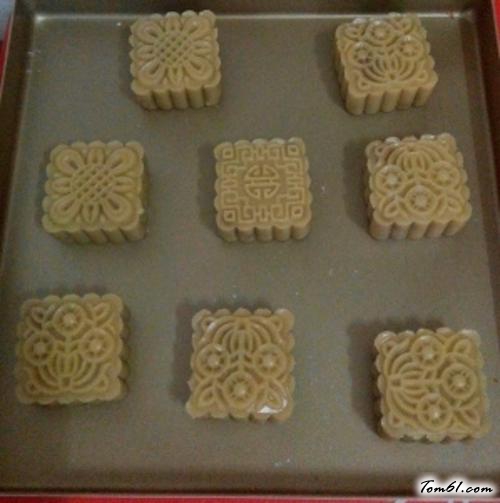 【广式豆沙蛋黄月饼】