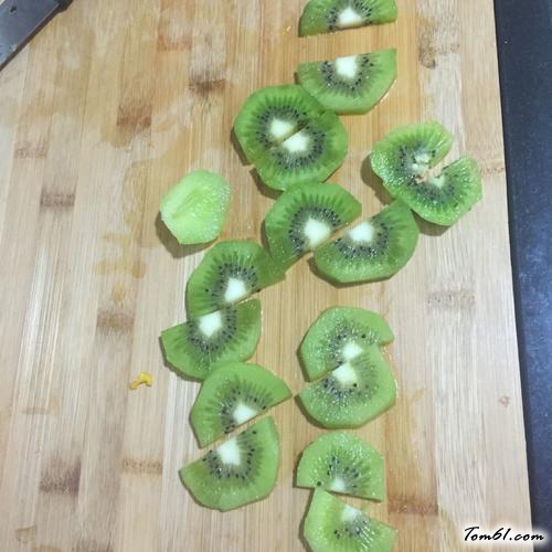 【火龙果酸奶慕斯蛋糕】