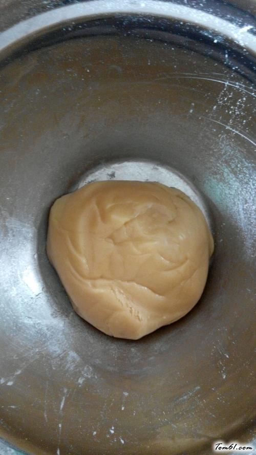 【广式豆沙蛋黄月饼】