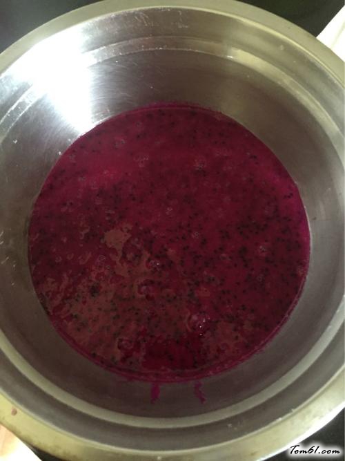 【火龙果酸奶慕斯蛋糕】