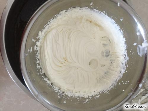 【火龙果酸奶慕斯蛋糕】