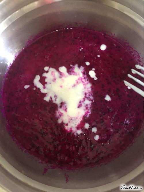 【火龙果酸奶慕斯蛋糕】