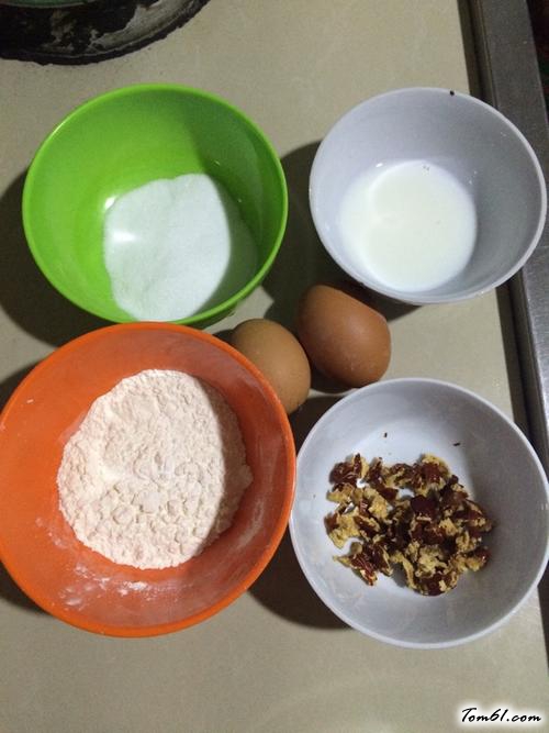 【牛奶红枣蒸蛋糕】