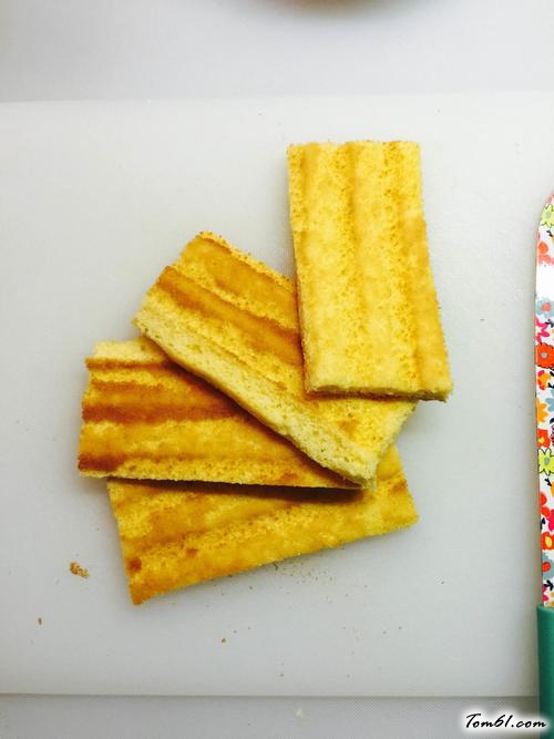 【草莓方层蛋糕】