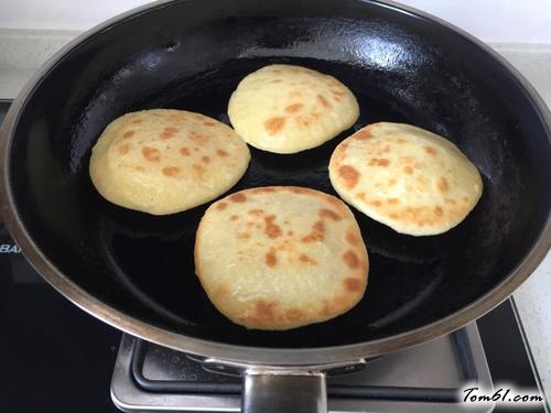 【芝麻白糖小圆饼】