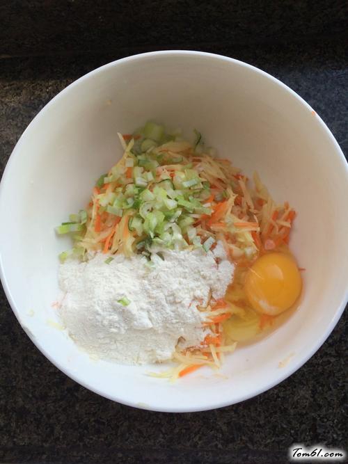 【葱香土豆鸡蛋饼】