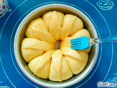 【酸奶太阳花环面包】