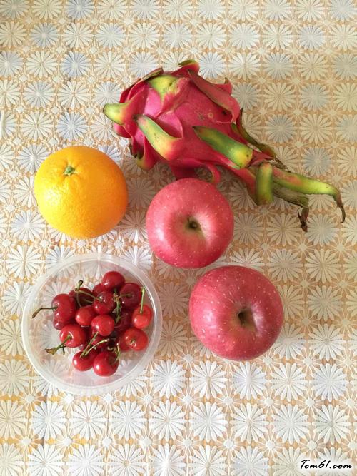 【荷花水果拼盘】