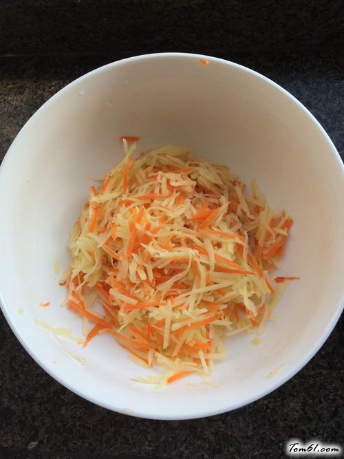 【葱香土豆鸡蛋饼】