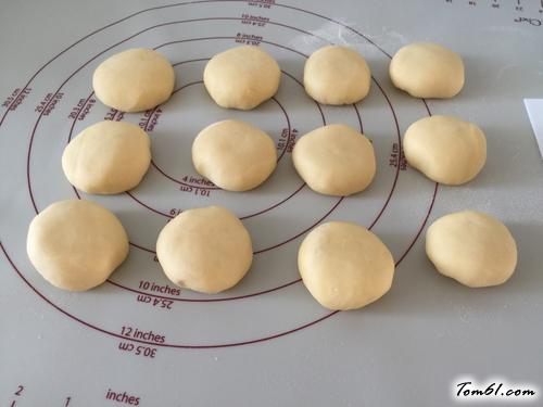 【芝麻白糖小圆饼】