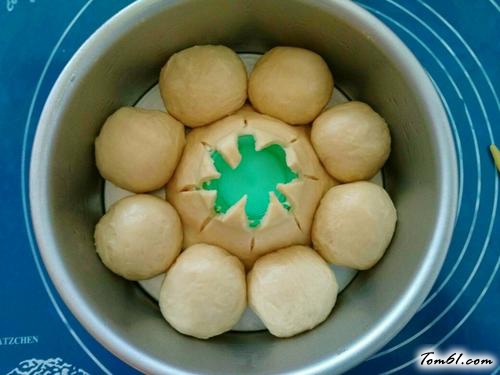 【酸奶太阳花环面包】