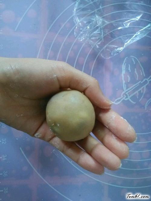 【广式豆沙蛋黄月饼】