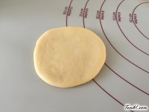 【芝麻白糖小圆饼】