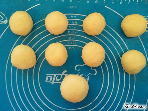 【酸奶太阳花环面包】