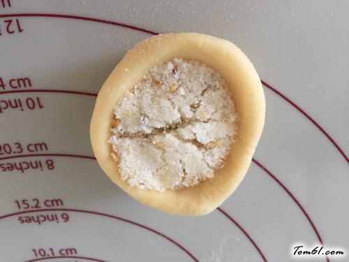 【芝麻白糖小圆饼】