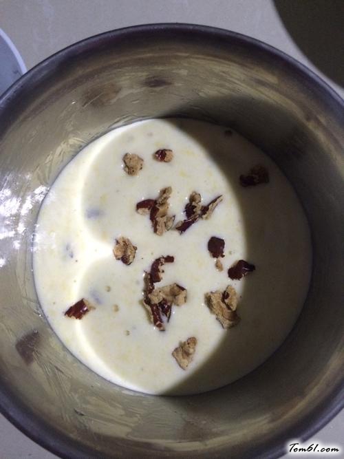 【牛奶红枣蒸蛋糕】