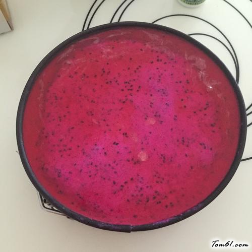 【火龙果酸奶慕斯蛋糕】