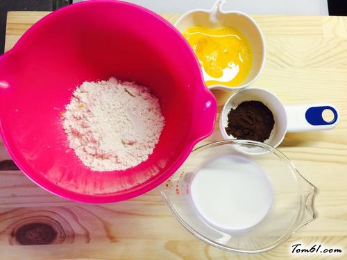 【双色蛋糕香蕉卷】